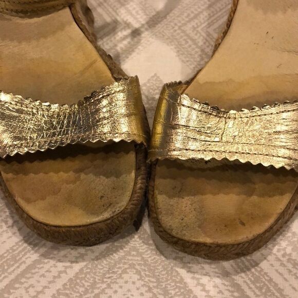 Michael Kors Gold Ankle Strap Sandal Wedges Size 7 - Picture 2 of 7